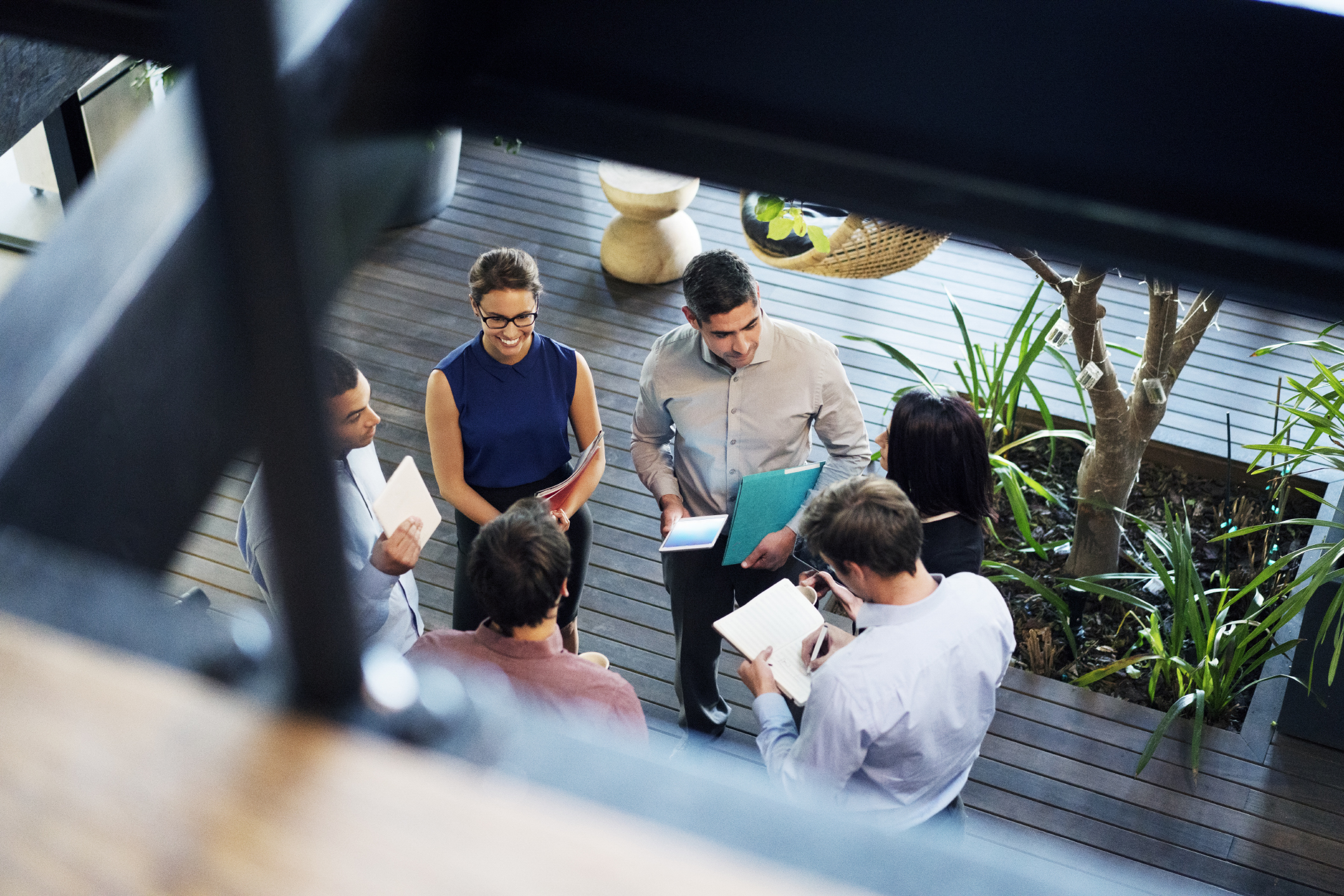 People in impromptu meeting discussing working from home